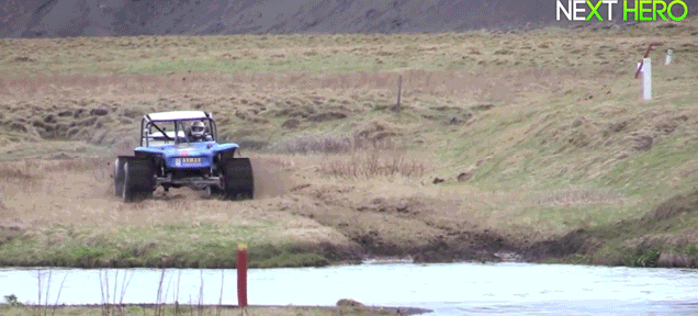 1600 Horsepower Jeep Sets World Record For Driving On Water