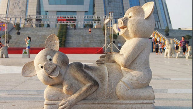 "Vulgar" Sculpture Does Not Depict Pig Sex
