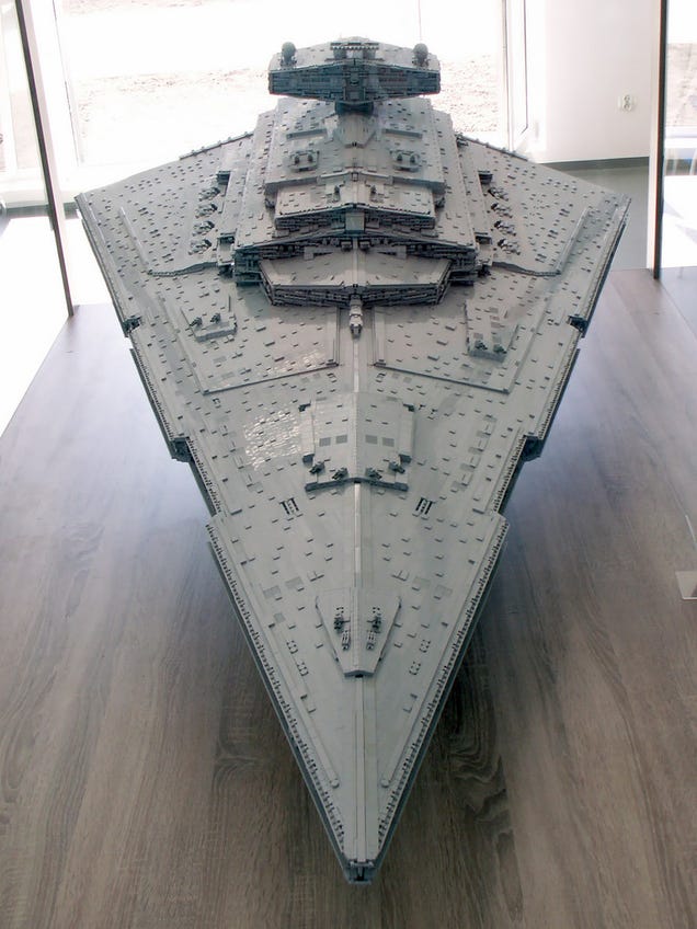 The biggest, most accurate Lego Imperial Star Destroyer ever built