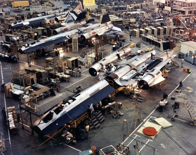 Fascinating photos reveal how they built the SR-71 Blackbird