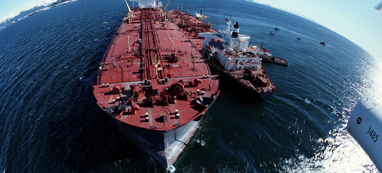 10 Haunting Photos From the Exxon Valdez Oil Spill Catastrophe