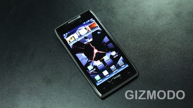 Motorola Droid 4 and RAZR MAXX Hands On: Two Giant Leaps for Droidkind