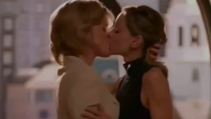 explore the rise and fall of the lesbian-kiss