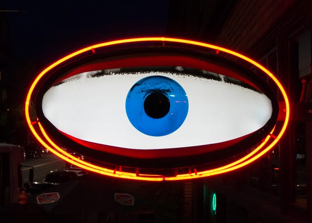 19 Dazzling Photos Of Neon Signs