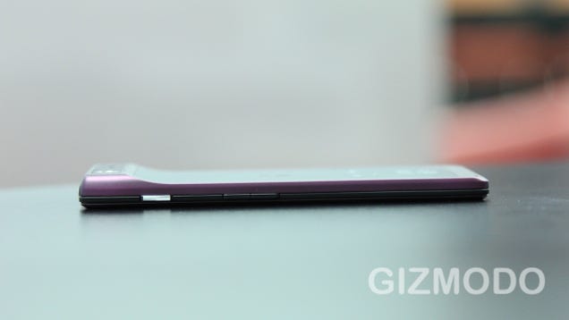 Motorola Droid 4 and RAZR MAXX Hands On: Two Giant Leaps for Droidkind
