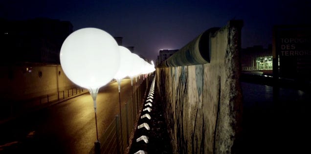 Berlín celebra 25 años de la caída del Muro con 8.000 globos de luz