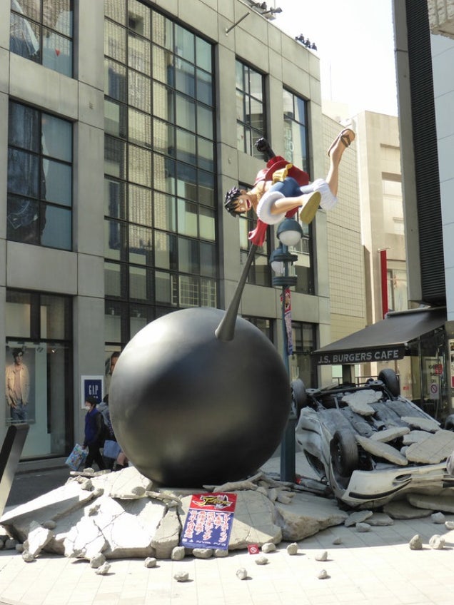 One Piece and Dragon Ball Destroy Tokyo Street