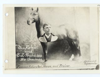 Glamour shots of carnival "freaks" of the 1800s were oddly touching