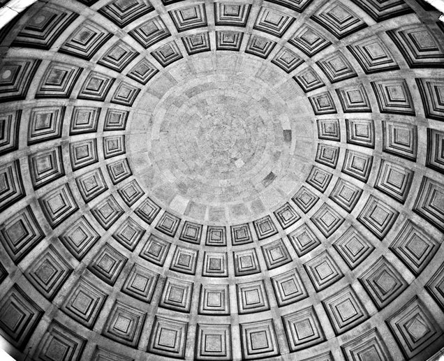 19 Photos Of (Near) Perfect Symmetry