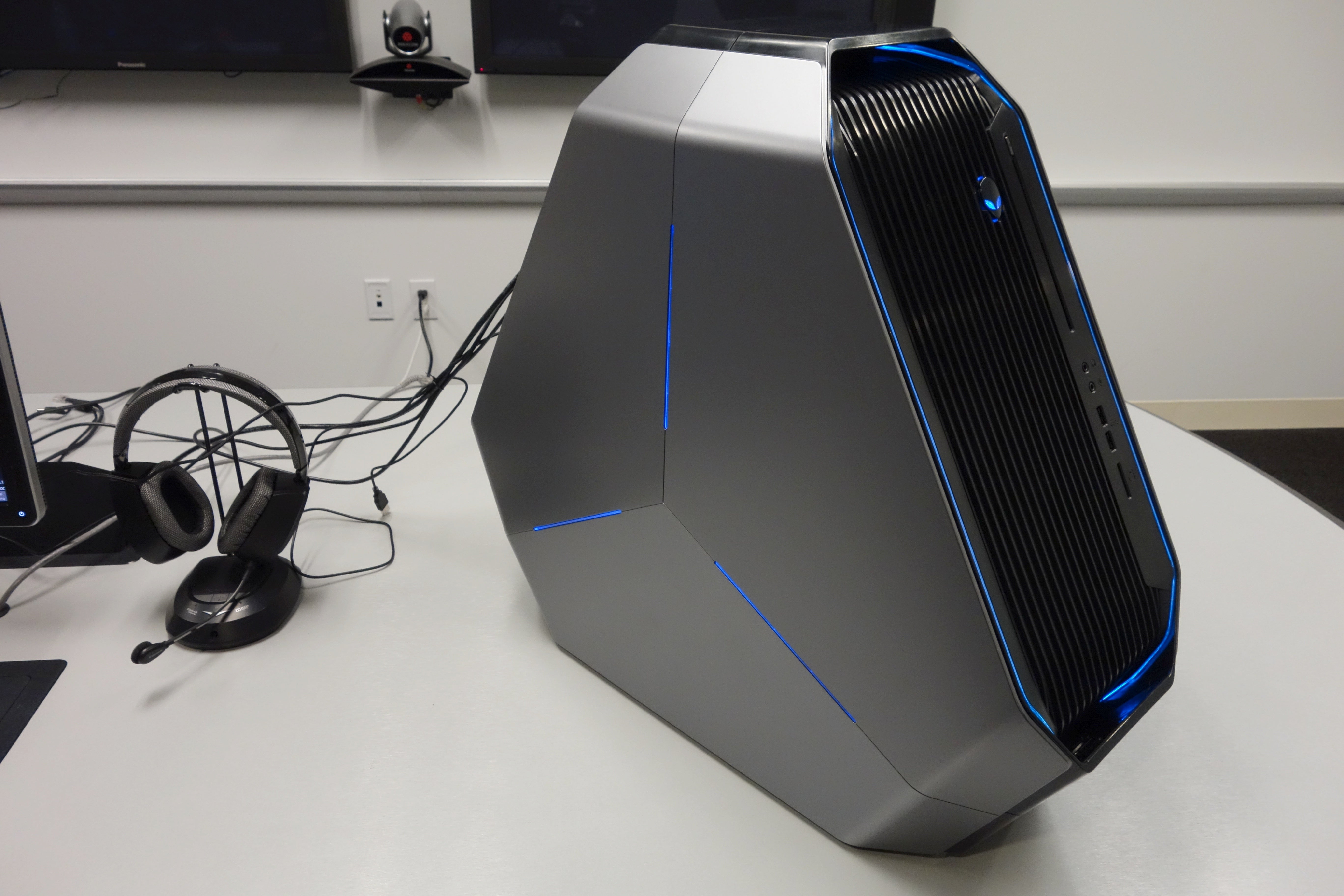 The New Alienware Area51 Is the Weirdest Gaming PC I’ve Ever Seen