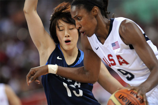 Golden Girls: Jungja Sin, Lisa Lesie