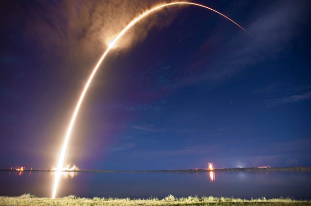 SpaceX Recovers From Explosion With a Flawlessly Beautiful Launch