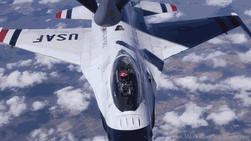 Watch The Thunderbirds Gas Up From A KC-135 On Their Way To Florida For the Daytona 500