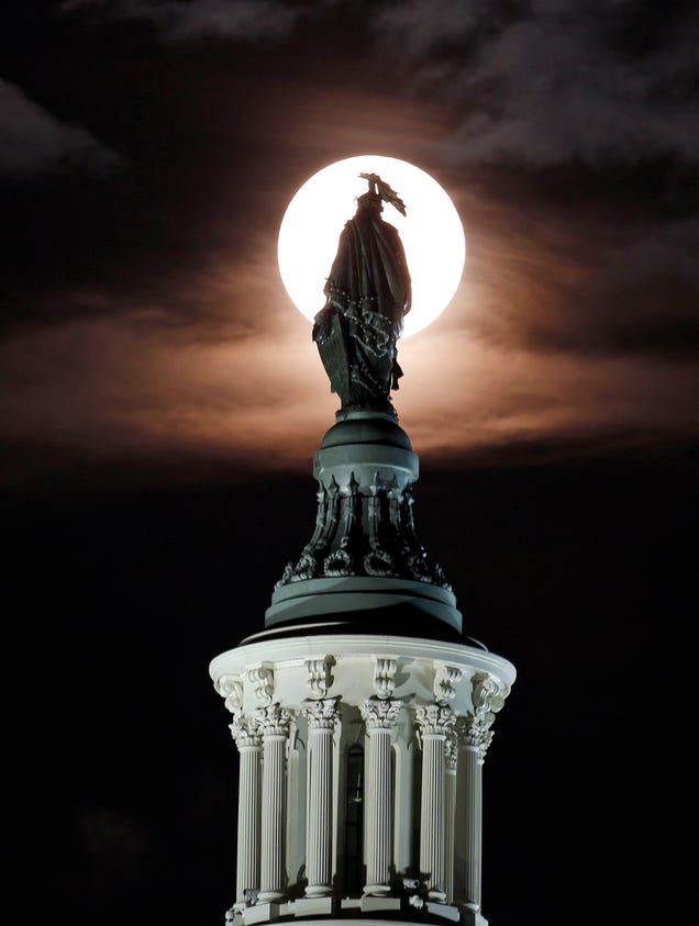 Las mejores fotos de la superluna de ayer