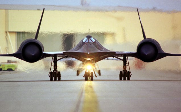 Fascinating photos reveal how they built the SR-71 Blackbird