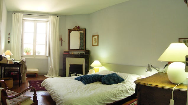 Use the Right Light Bulb to Find the Best Paint Color for Your Walls
