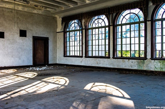 This Modern Japanese Ruin Would Make a Fascinating Computer Game
