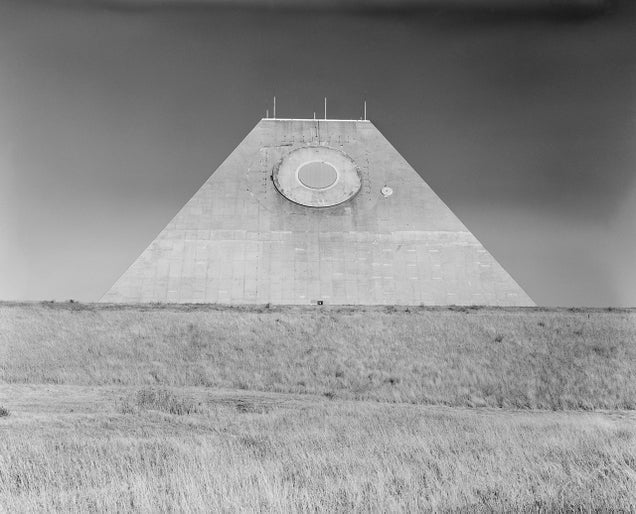A Pyramid in the Middle of Nowhere Built To Track the End of the World Ulvloguvcmxod7g6kb86