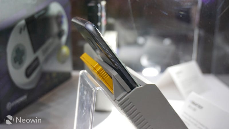 The Case That Turns Your Smartphone Into a Game Boy Was Shown Working at E3