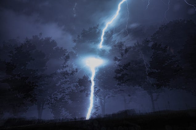 This lightning photo is so amazing that I thought it was fake