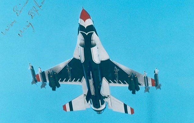 http://foxtrotalpha.jalopnik.com/the-one-usaf-thunderbird-demo-plane-that-suited-up-for-1621225937