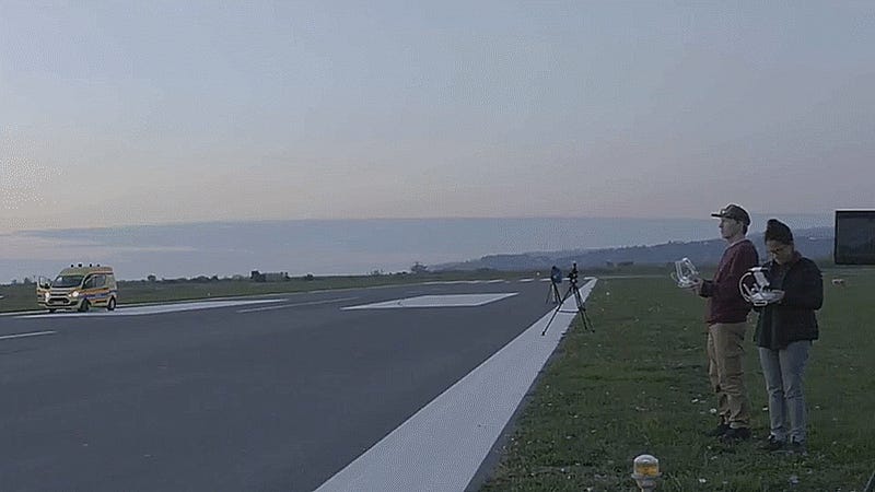 Witness A Nutcase Set A 59.55 MPH Land Speed Record On An Electric Skateboard