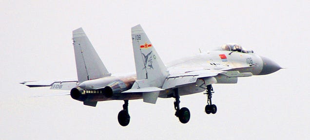 First photo of the fully operative Chinese rivals to the US Navy F-18