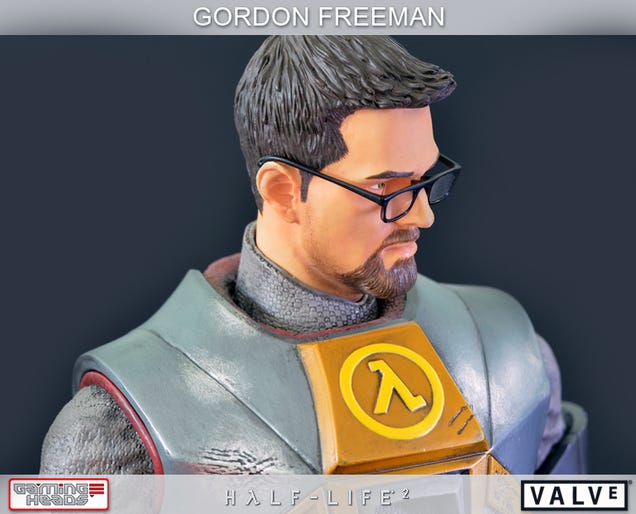 Giant 20-Inch Gordon Freeman Statue Keeps Headcrabs Off Your Bookshelf