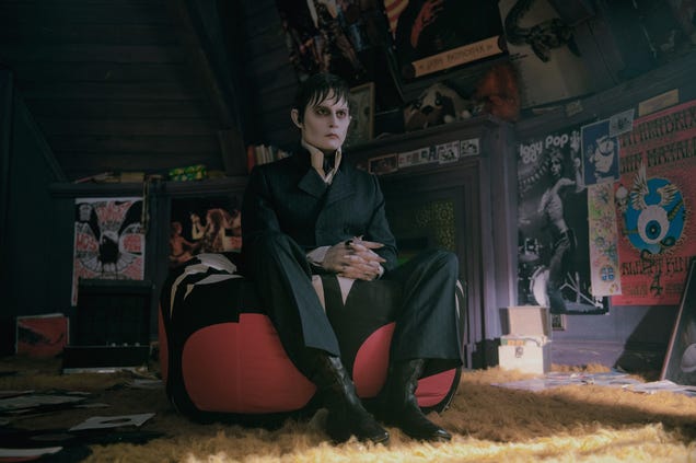 28 stills from Dark Shadows prove Tim Burton has not yet tired of pancake makeup