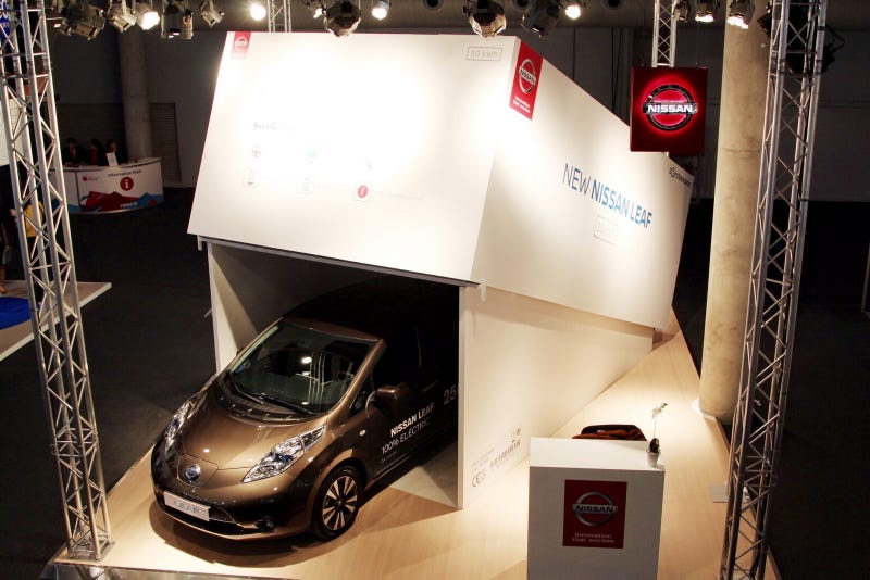 Nissan Made One Of Those Dumb Unboxing Videos For The New Leaf