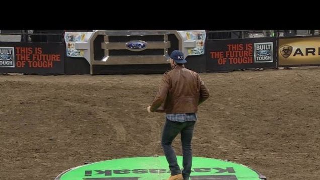 Travis Kelce Loses Rodeo Dance Contest To Fan Nicknamed "Skim Milk" - Deadspin