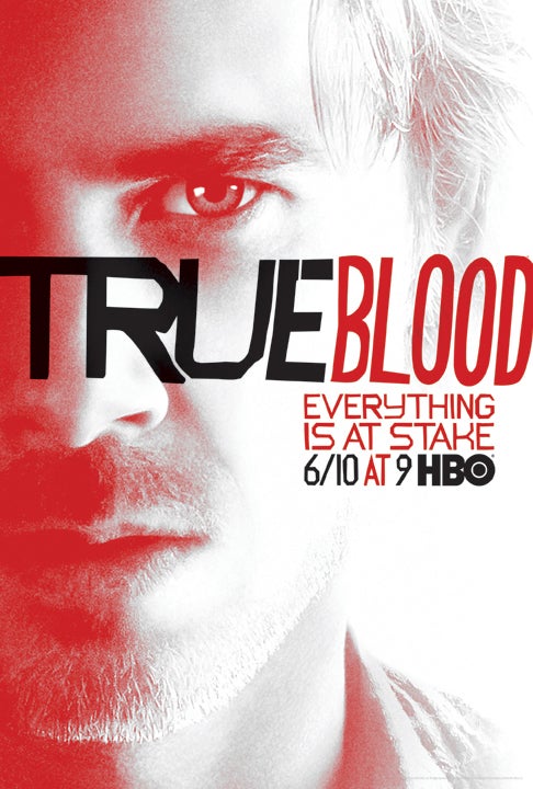 First glimpse of a fanged Chris Meloni from True Blood!