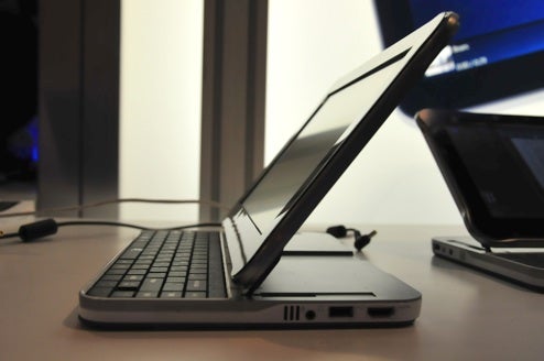 Hands On With the UrbanMax, Intel's Concept Tablet Notebook... Thing