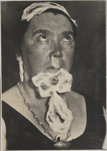 The Goofiest Old Timey Spirit Portraits Ever Photographed
