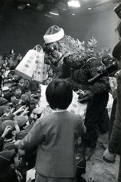 Behind-the-scenes Godzilla photos were charming, absolutely ridiculous