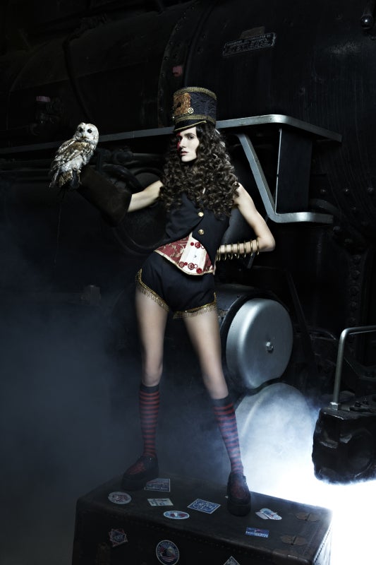 Top Model does Steampunk, thinks Steampunk means "Owl"
