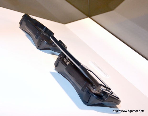 Get A Good Look at the Posterior of Nintendo's New 3DS Slide Pad Expansion Thing