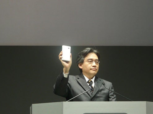 Iwata Vague About U.S. Release Date For DSi