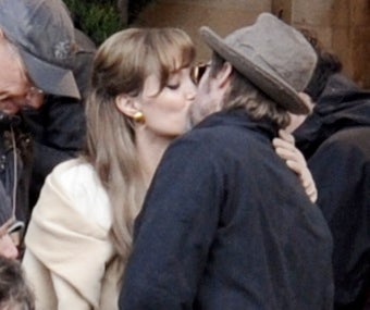 Just When Everyone Thinks He's Gay, Robert Pattinson Admits He's Dating Kristen Stewart