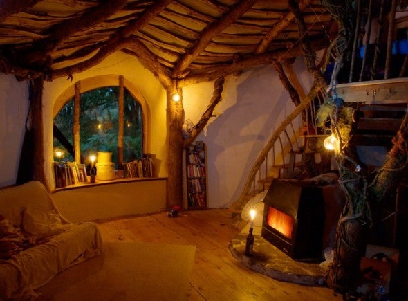 UK Man Builds Man-Sized Hobbit House for £3,000