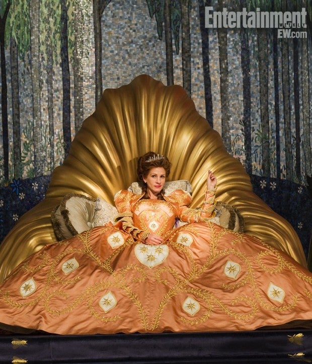 Julia Roberts gives her best Evil Queen face in Tarsem Singh's Snow White