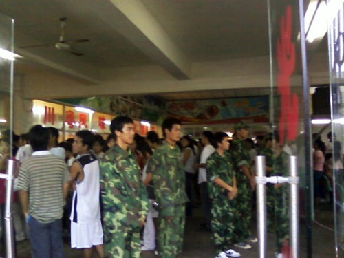 Students Quarantined in University As Epidemic Unfolds