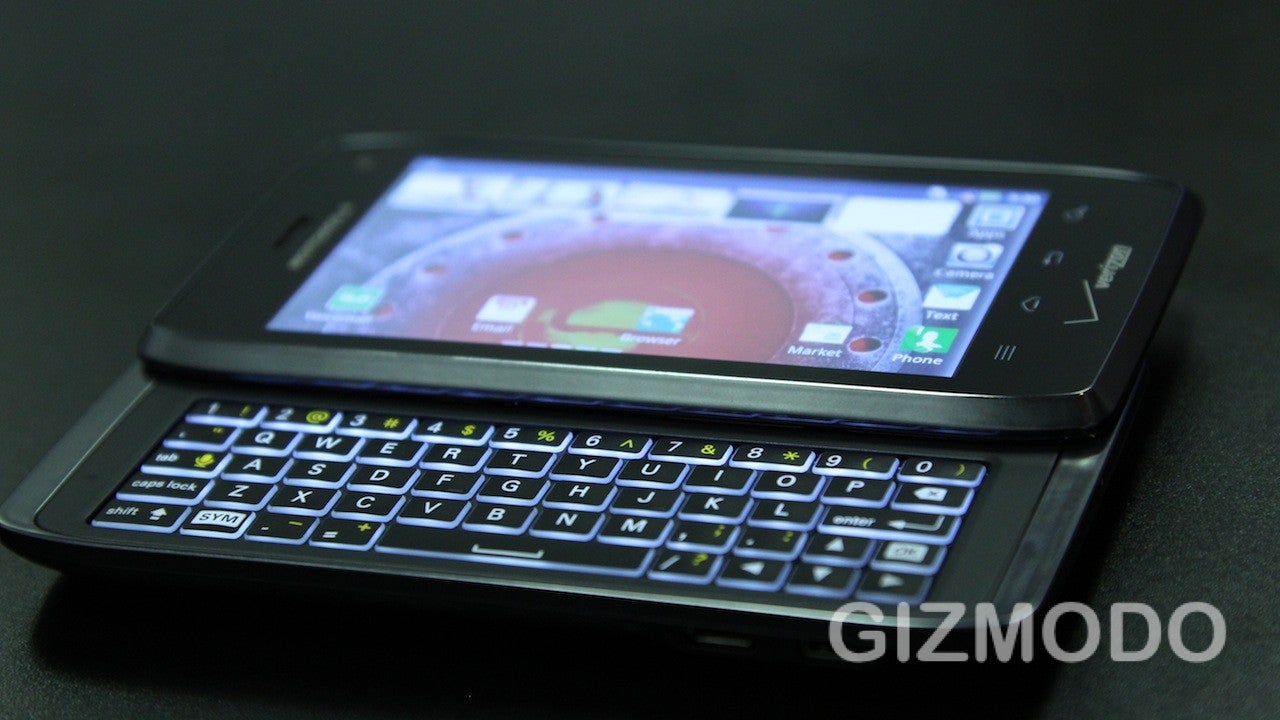 Motorola Droid 4 and RAZR MAXX Hands On: Two Giant Leaps for Droidkind
