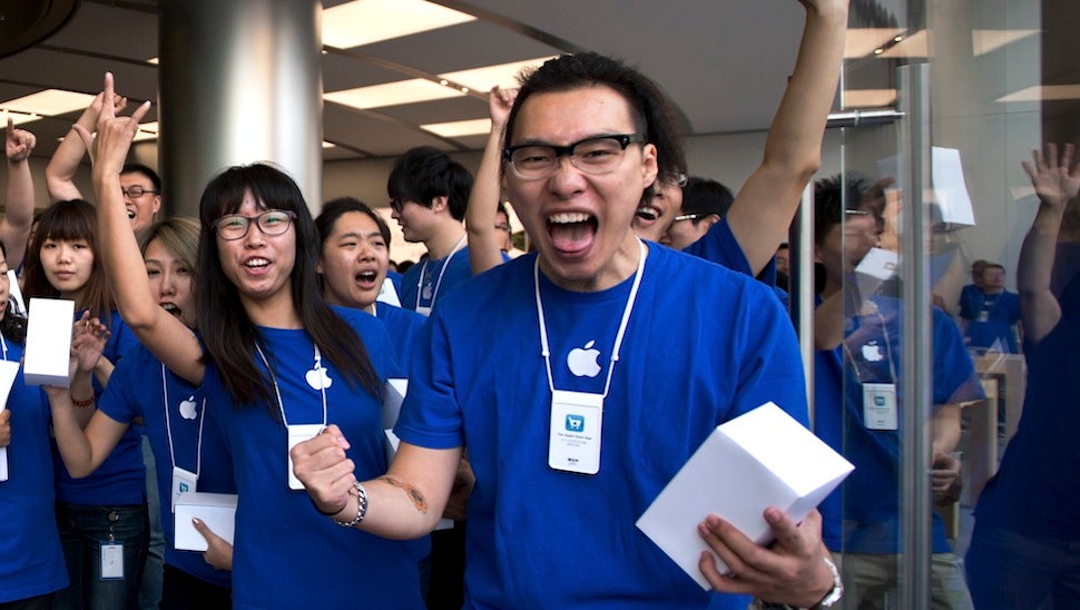 A Crazy-Making Day in the Life of an Apple Store Creative