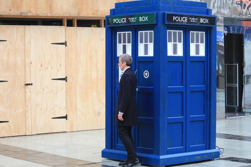 First pictures of Peter Capaldi filming in his new oufit hit the web!