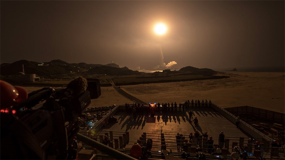 This Japanese rocket launch looks like an early atomic bomb test