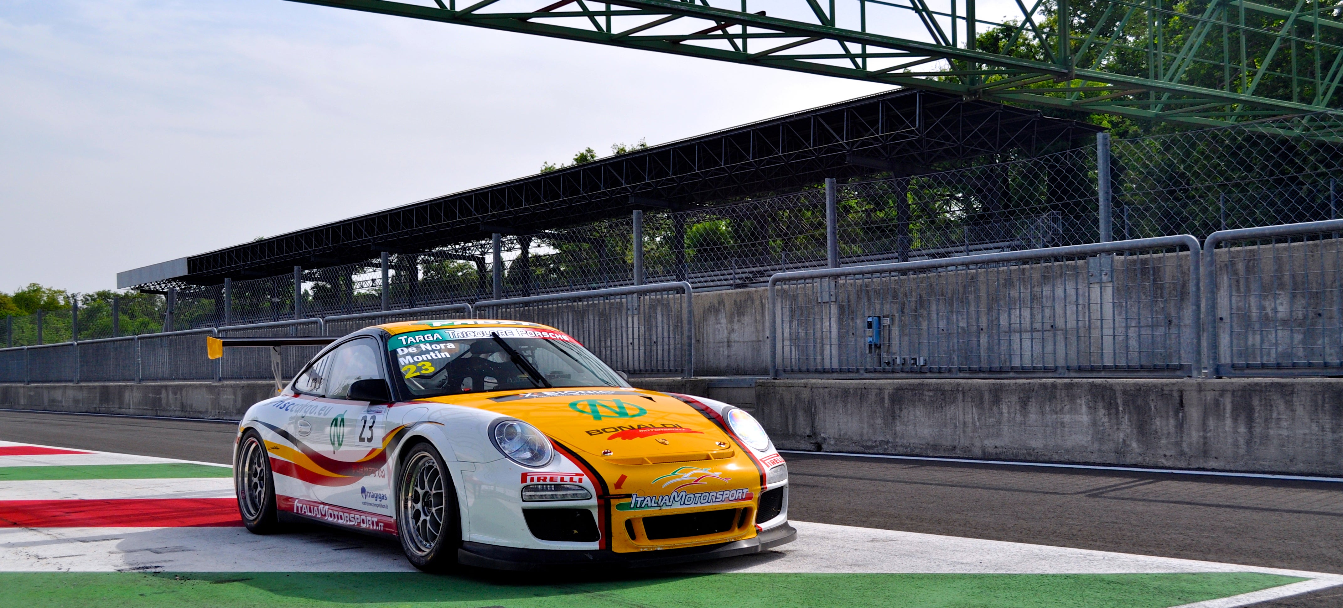 Your Ridiculously Awesome Porsche 911 GT3 Cup Wallpaper Is Here