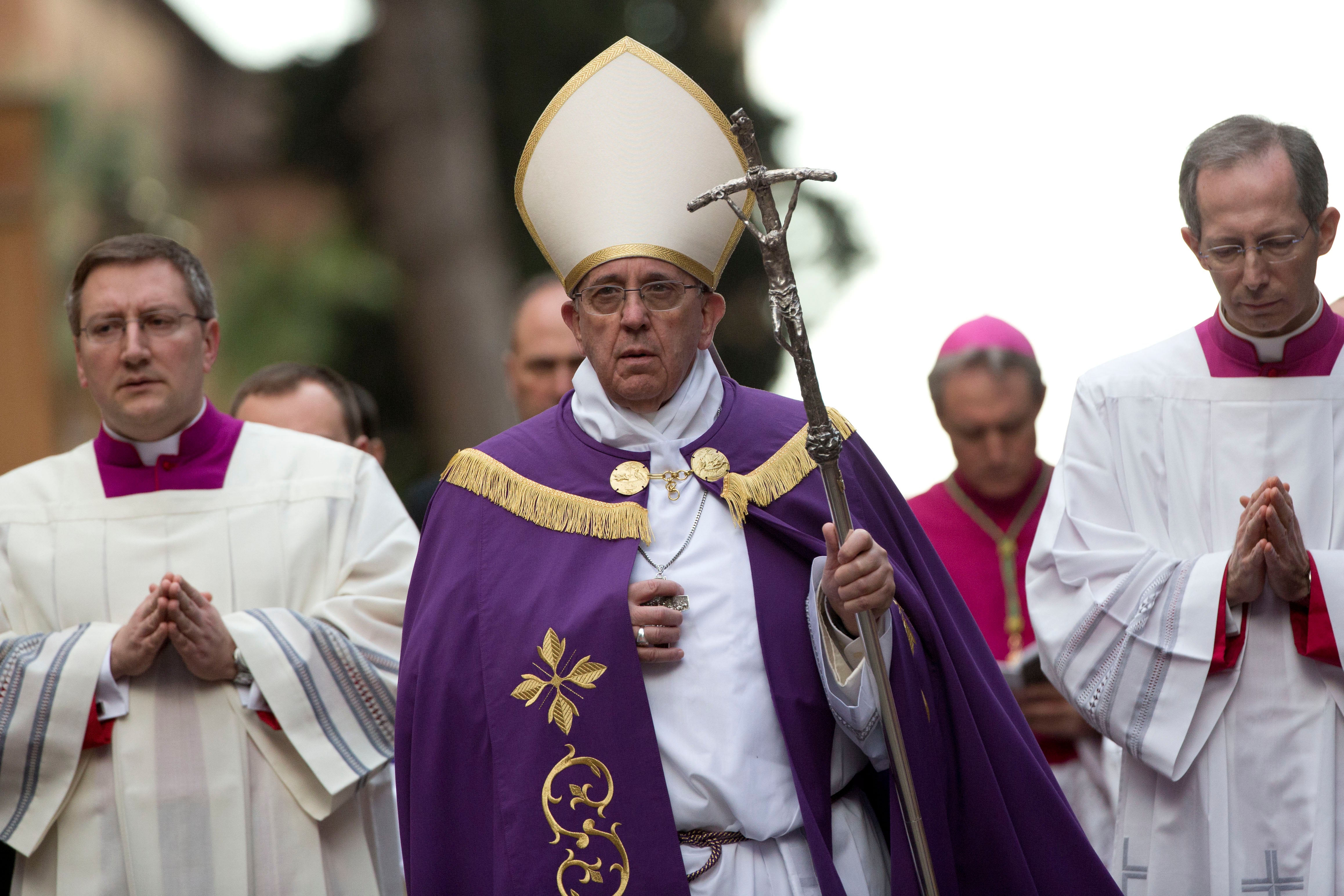 Pope Francis Is So Goth He Steals Stuff From Dead People&#39;s Coffins