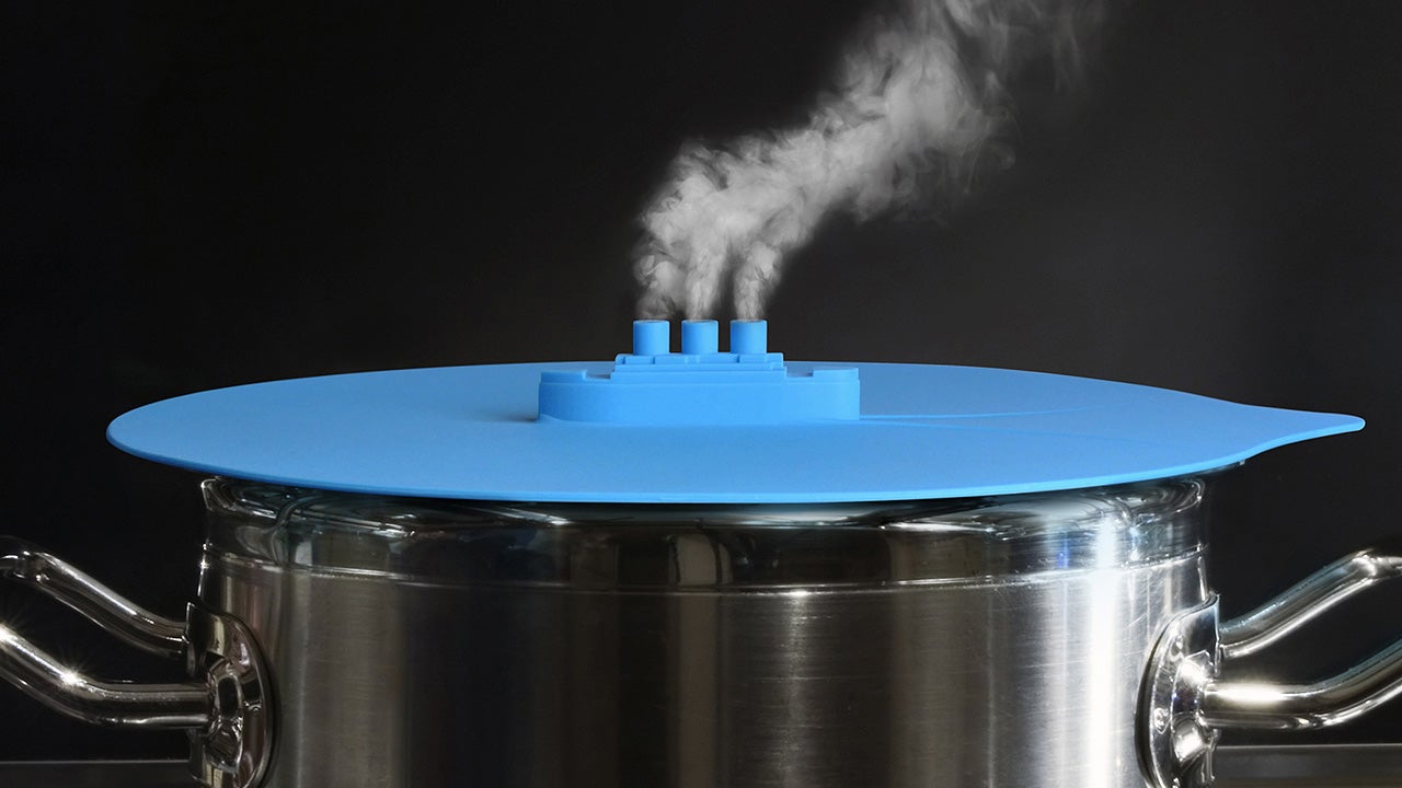 Watch This Tiny Ship Steam Its Way Across a Boiling Pot