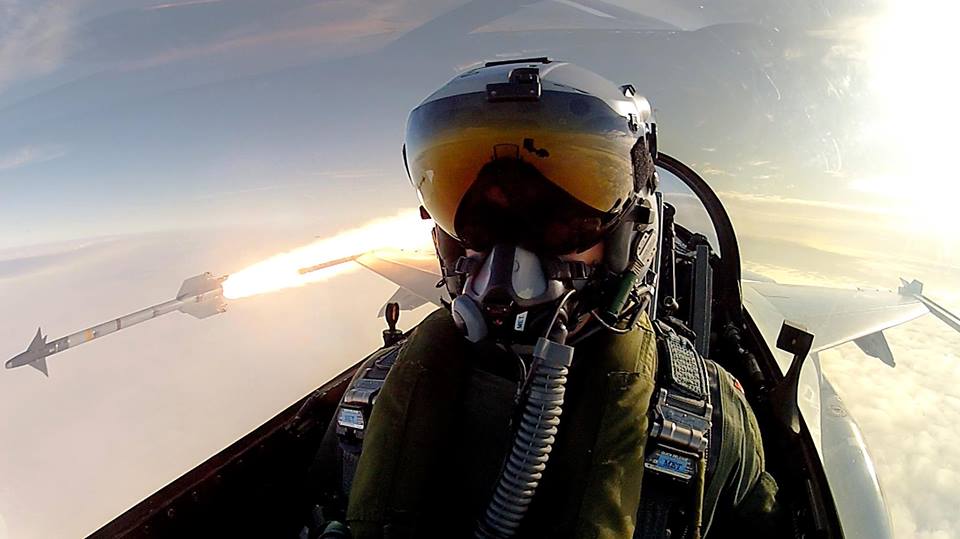 This Danish Fighter Pilot&#39;s Selfie Is Better Than Ellen&#39;s